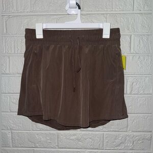 NWT ALL IN MOTION women’s mid rise skort size M ✨